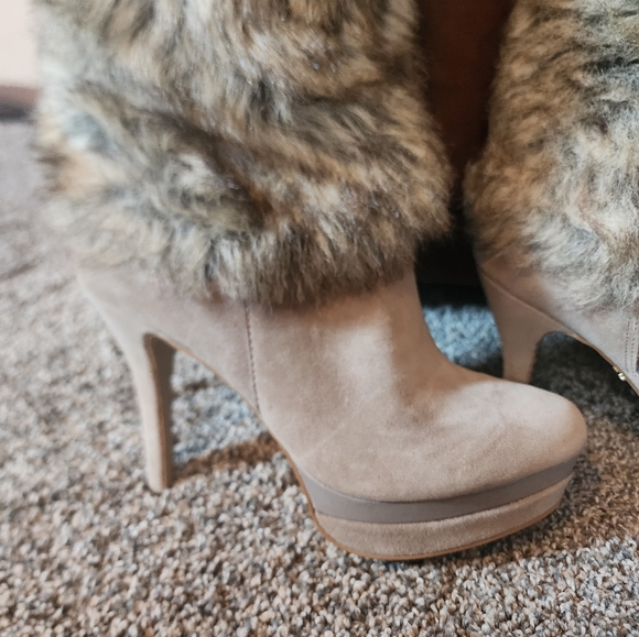 Fergie Captive Fur Boots size 7 - Picture 6 of 10